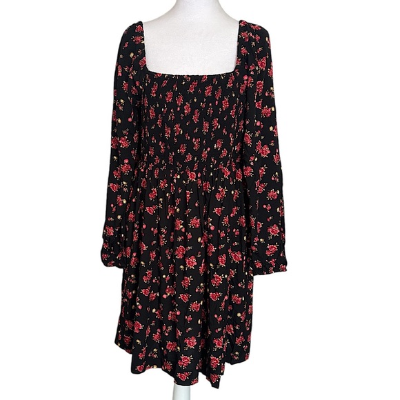 Old Navy Fit & Flare Puff-Sleeve Floral Smocked Mini Dress Black Red Floral Sz L - Picture 1 of 16